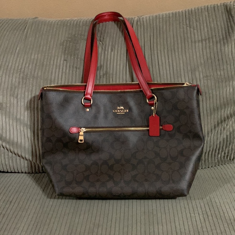 Coach Gallery Tote in Signature Canvas